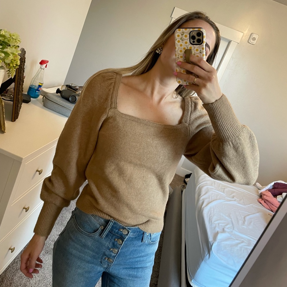 NWT H&M sweater in camel. Size S - runs big